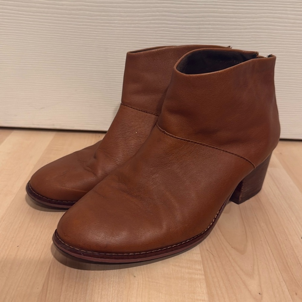 Toms Leather boots 10